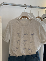 韩国工厂定制 24夏 宽松版型显瘦圆领短袖T恤女 蝴蝶结印花上衣