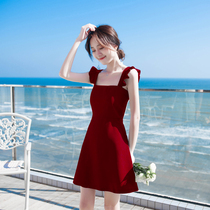 夏天小个子红色茶歇法式吊带连衣裙女夏修身显瘦气质短款裙子夏季