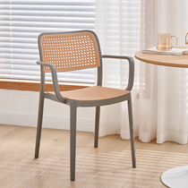 北欧塑料椅子加厚餐椅藤编椅家用书桌椅可叠放带扶手靠背凳子
