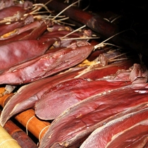 蛋黄猪肝四川特产自贡名小吃咸蛋黄肝烟熏猪肝腊猪肝舌尖上的美食