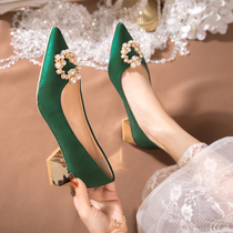 婚鞋女粗跟2024春季新款珍珠秀禾婚纱两穿绿色尖头高跟结婚新娘鞋