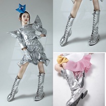 女童走秀靴子银色镜面鞋小高跟t台舞台表演靴子儿童科技风马丁靴