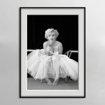 Marilyn Monroe <em>玛丽莲梦露海报</em>装饰画黑白摄影餐咖啡厅酒吧挂画