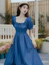 赫本风法式复古温柔甜美小众设计感方领泡泡袖蓝色牛仔连衣裙女夏