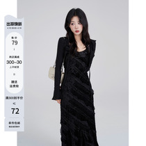 一颗小野莓黑色吊带连衣裙女春夏2024新款收腰显瘦气质设计感长裙