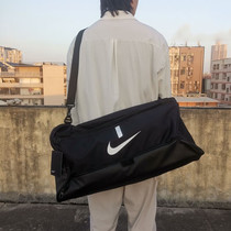 耐克健身包男款斜挎包旅行商务手提行李大容量黑色女士训练运动包